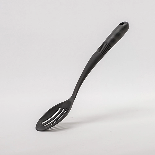 49. Utensilio cuchara acanalada nylon